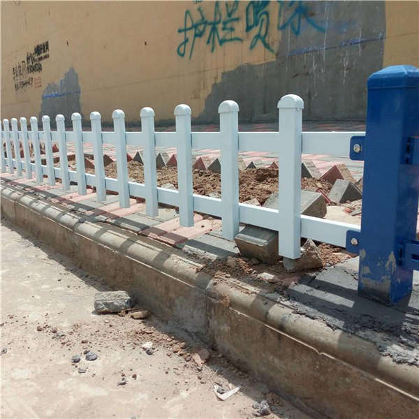 鋅鋼折彎草坪護欄 綠化帶隔離柵 園林小區(qū)欄桿
