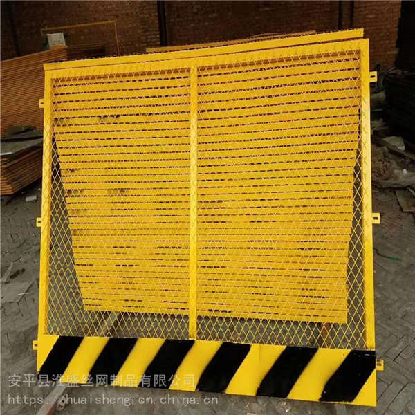 定做鐵管焊接基坑護(hù)欄 建筑工地臨邊防護(hù)圍欄 安全生產(chǎn)欄桿